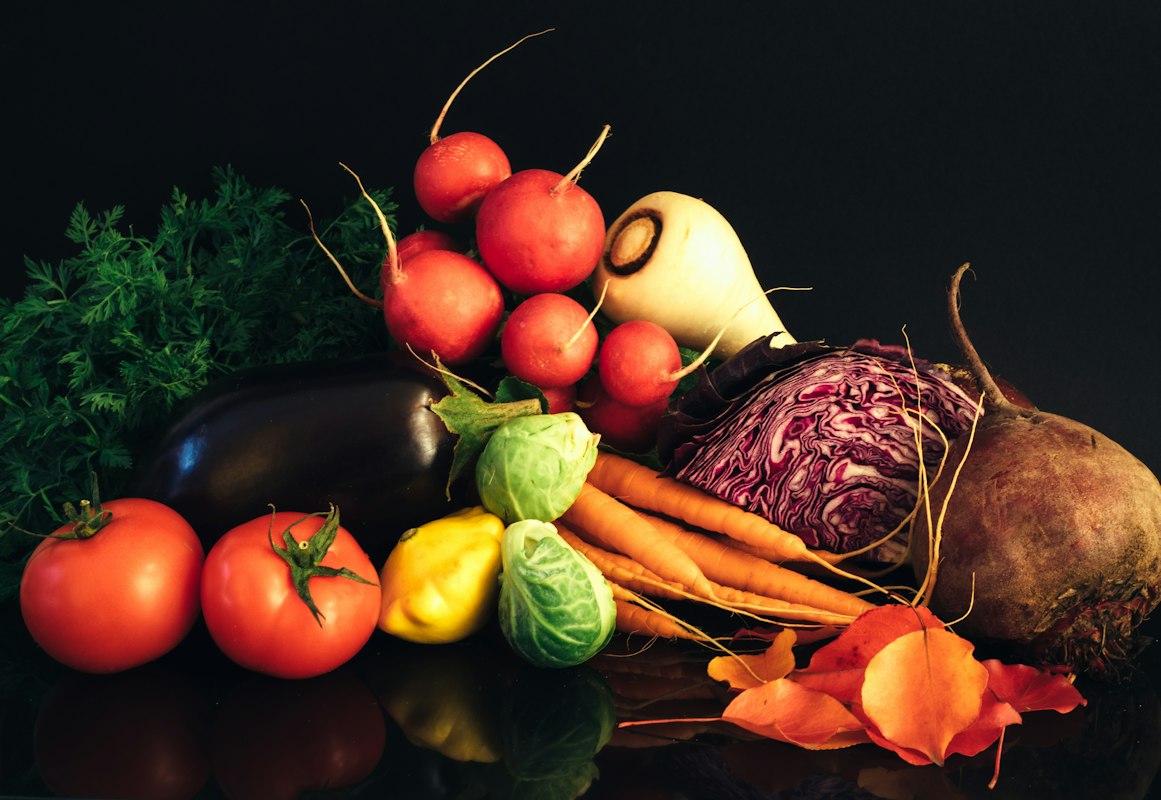 A colorful, balanced plate featuring vegetables, legumes, and whole grains — staples of a blood-sugar-aware daily diet