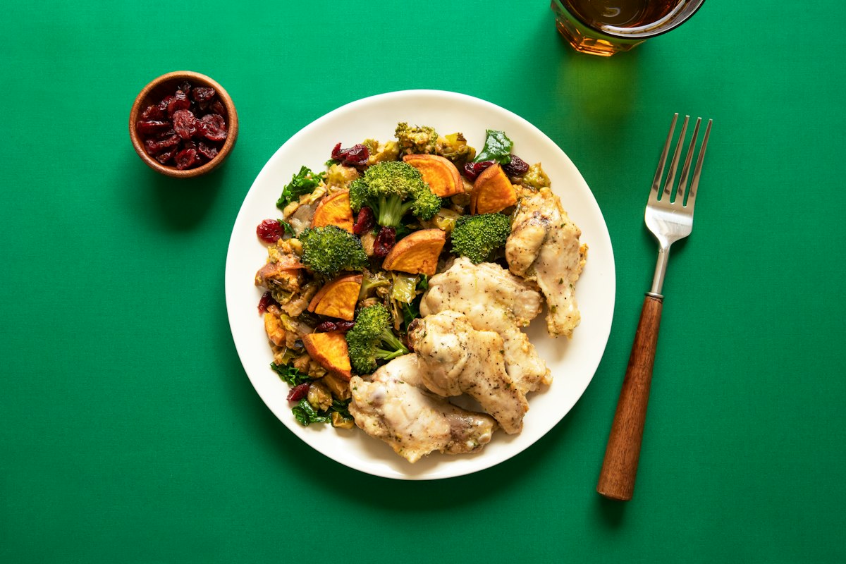 A balanced diabetic-friendly plate divided into sections